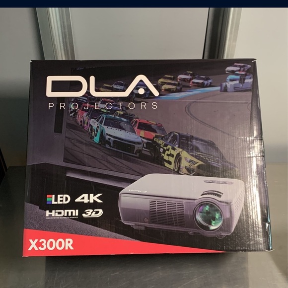 Projector and screen - Picture 2 of 5